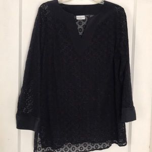 Navy eyelet tonic top!